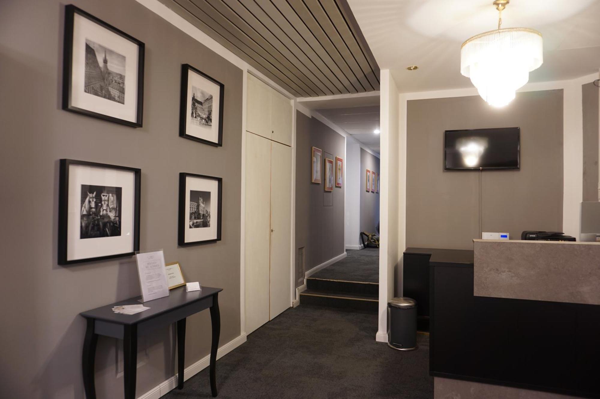 Gasthuis Lumes - Self Check In Wenen
