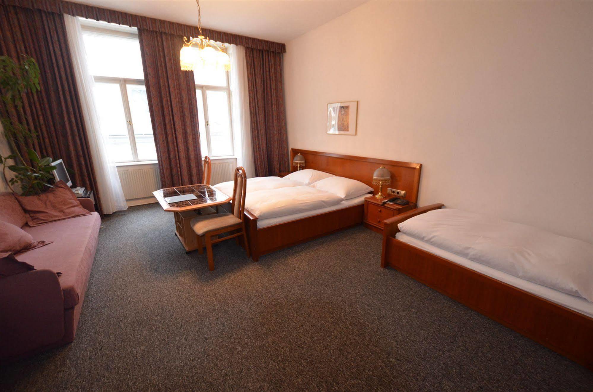 Gasthuis Lumes - Self Check In 4*
